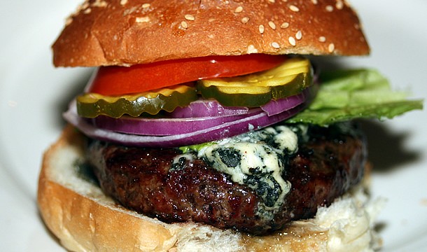 island-burgers-and-shakes-nyc-cheeseburger-610x485 Island Burgers & Shakes - New York